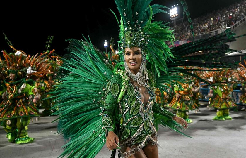 Carnevale, a Rio de Janeiro sfilano le scuole di samba