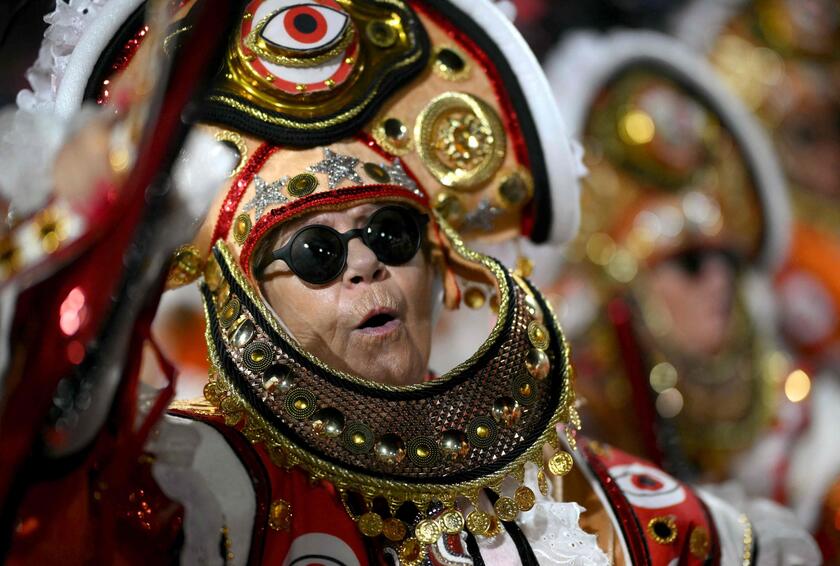 Carnevale, a Rio de Janeiro sfilano le scuole di samba