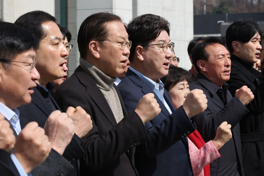 South Korean ruling party lawmakers call for Yoon's release