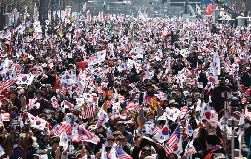 Supporters of impeached President Yoon Suk Yeol rally in central Seoul