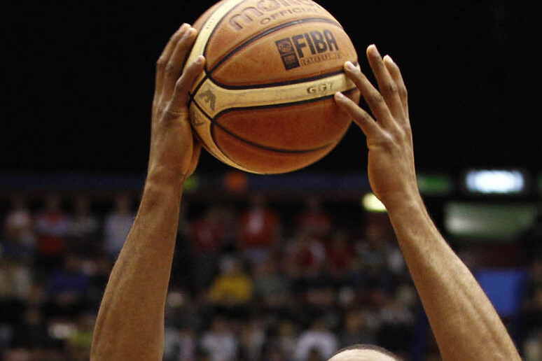 Un pallone da basket - RIPRODUZIONE RISERVATA