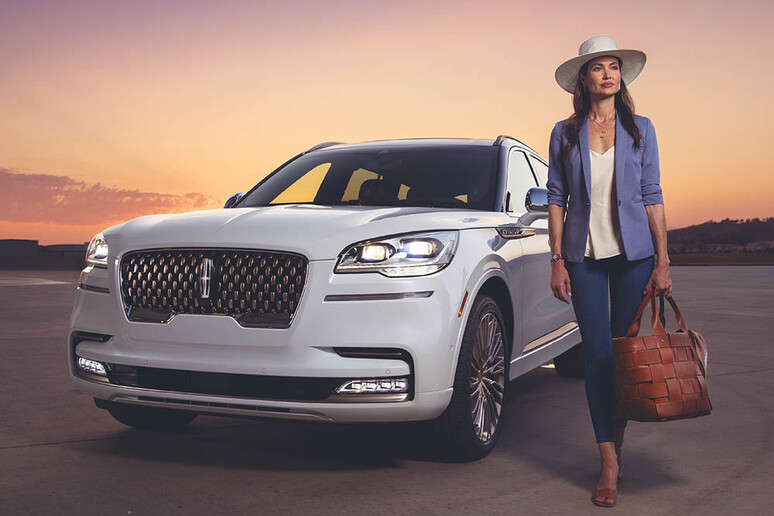 Lincoln Aviator Shinola, concept di lusso per Pebble Beach - RIPRODUZIONE RISERVATA