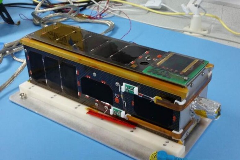 Il cubesat sul quale vengono sperimentati i nuovi pannelli solari (fonte: University of Surrey) - RIPRODUZIONE RISERVATA