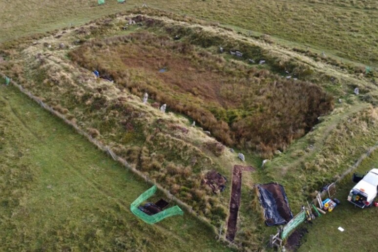 I resti della cosiddetta La Sala di Re Artù in Cornovaglia (fonte: Courtesy of Historic England) - RIPRODUZIONE RISERVATA