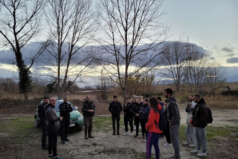 Ambiente, studenti a lezione sulle sponde del fiume Pescara - RIPRODUZIONE RISERVATA