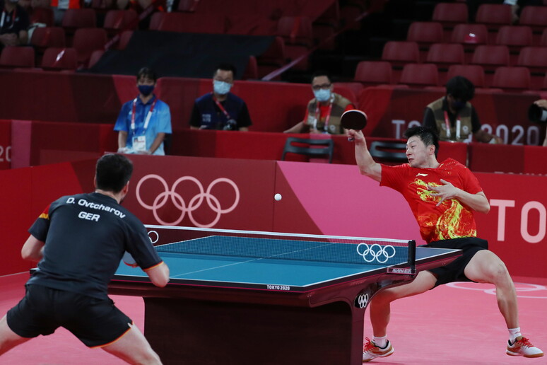 Tennis Tavolo Ovtcharov Dimitrij of Germany (L) in action against Ma Long of China (R) during the Ta - RIPRODUZIONE RISERVATA