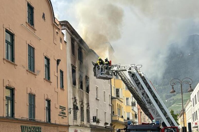 Incendio a Bressanone - RIPRODUZIONE RISERVATA