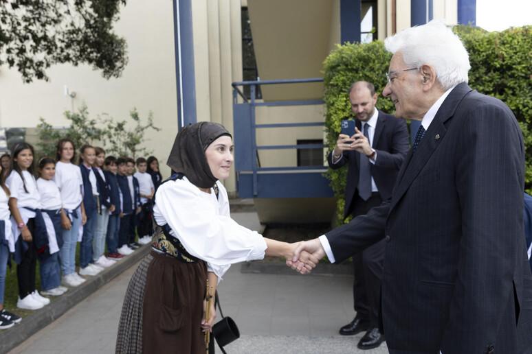 Mattarella arrivato a Cagliari per inaugurare l 'anno scolastico - RIPRODUZIONE RISERVATA