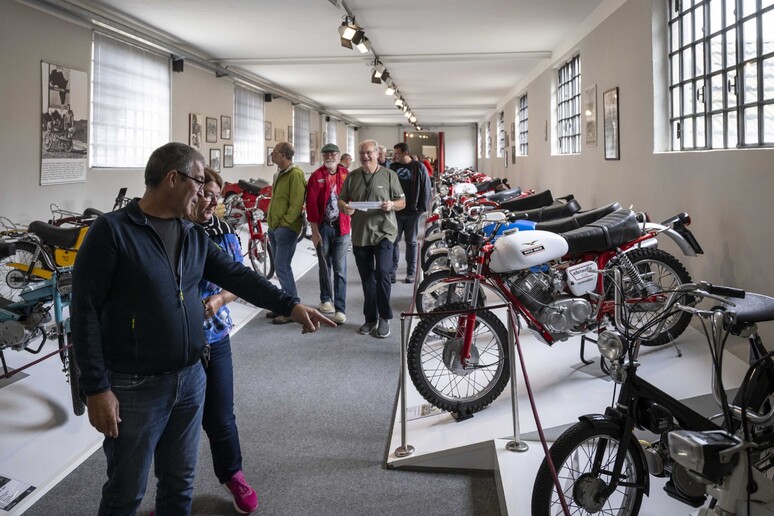 La passione Moto Guzzi protagonista all 'Open House 2024 - RIPRODUZIONE RISERVATA