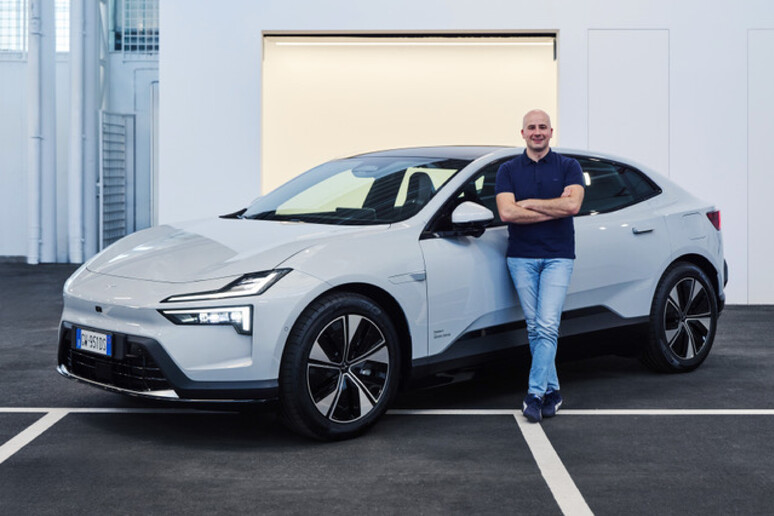 Polestar 4 al debutto sulle strade italiane - RIPRODUZIONE RISERVATA