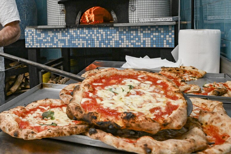 Oggi è la Giornata mondiale della pizza, forni accesi in 40mila pizzerie - RIPRODUZIONE RISERVATA