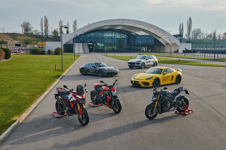 Ducati incontra le 4 ruote con Porsche &amp; Ducati Experience - RIPRODUZIONE RISERVATA