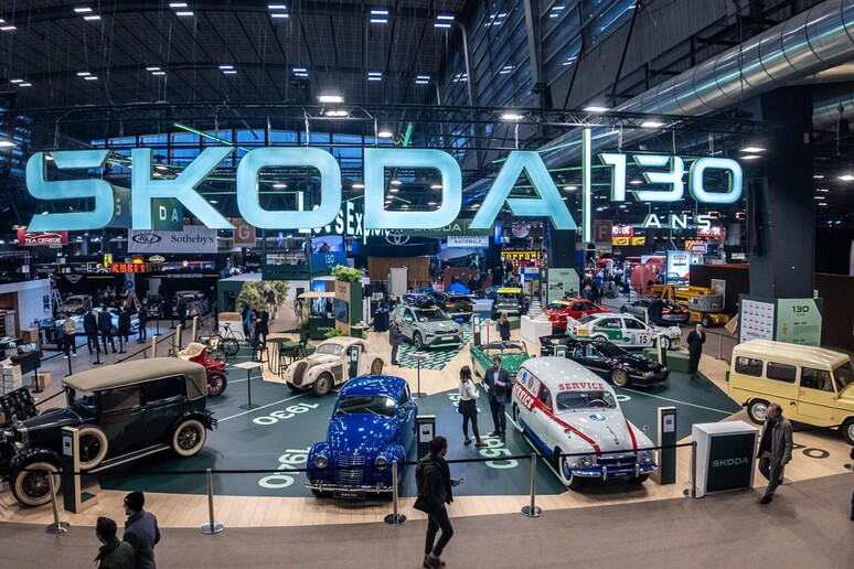 Škoda celebra i suoi 130 anni a Rétromobile 2025 © ANSA/Å koda