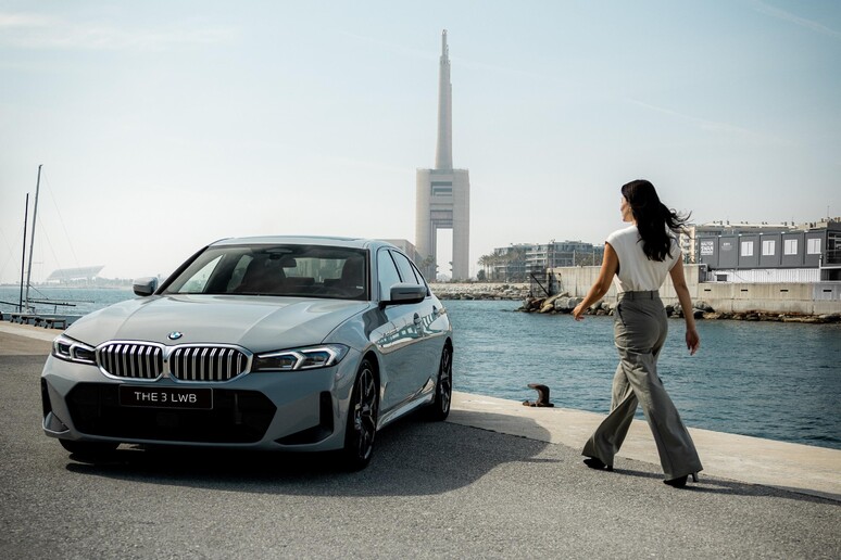 Bmw presenta in India la nuova Serie 3 a passo lungo - RIPRODUZIONE RISERVATA